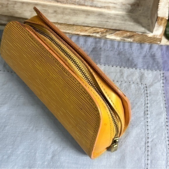 Authentic Louis Vuitton Epi Portefeville. Wallet/coin case. Yellow. - Picture 5 of 16